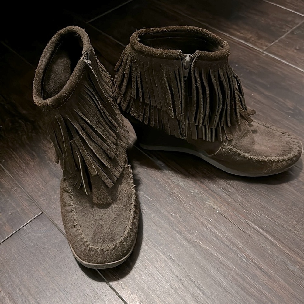 Minnetonka fringe sude booties